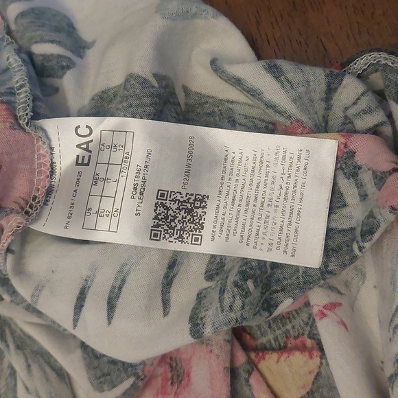 Guess Tie-Front Hawaiian T-Shirt - Picture 8 of 9